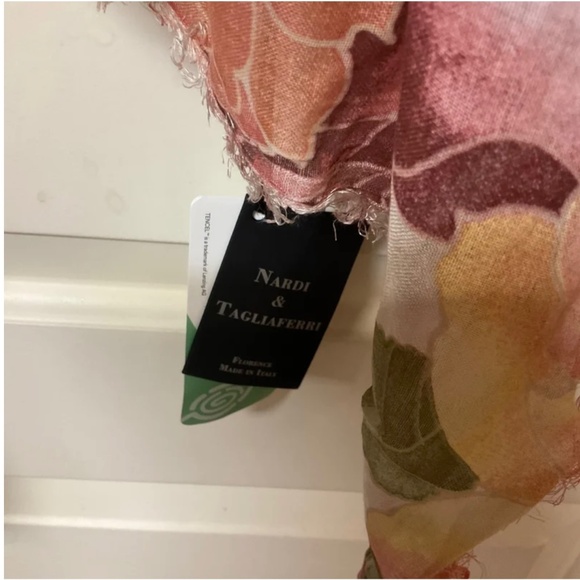 Beautiful Italian Scarf/Shawl NWT - Picture 4 of 6